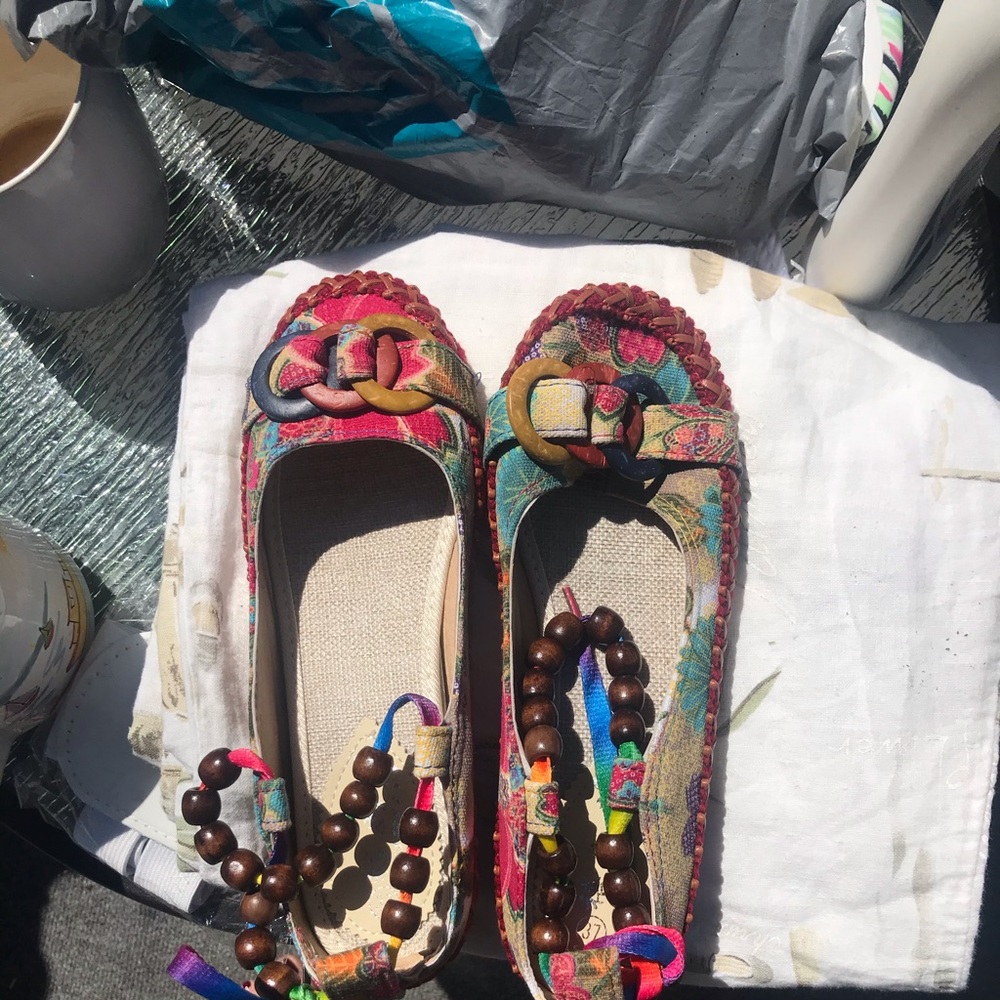 Sandal shoes